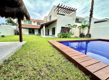 Casa · 520m² · 4 Recámaras · 3 Estacionamientos · Casa en Residencial Villa Magna Cancun