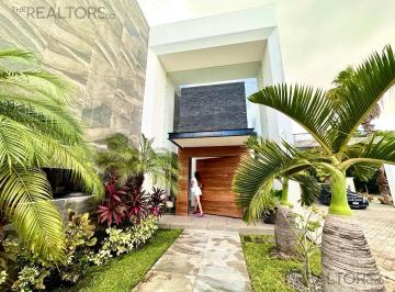 Casa · 790m² · 5 Recámaras · 6 Estacionamientos · Residencial Villa Magna Cancún