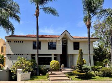 Casa de 4 habitaciones, Zapopan · Casa en Esquina en Venta y Renta Residencial Azaleas