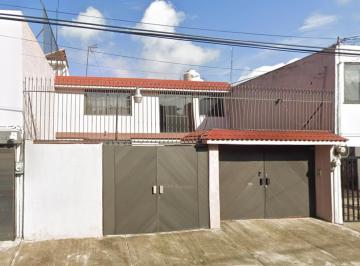 Casa de 4 habitaciones, Coyoacán · Casa en Venta en Cerro Gordo 339, Coyoacan. Cerca de Metro Tasqueña.