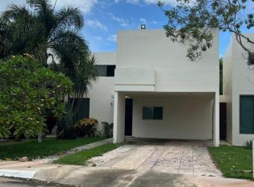 Casa en condominio de 5 habitaciones, Conkal · Casa en Renta Dentro de Privada en Conkal