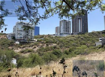 Terreno / Lote · 676m² · Terreno Descendente Venta Cerca El Campanario Queretaro