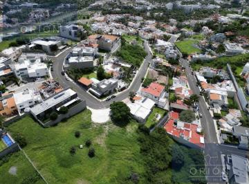 Terreno / Lote · 676m² · Terreno Descendente Venta Cerca El Campanario Queretaro