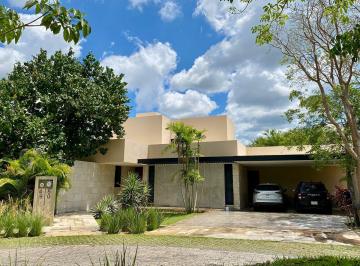 Casa de 4 habitaciones, Mérida · Casa en Venta en Zona Country – Privada Compostela, Mérida