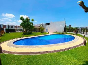 1 · Casa en Venta con Alberca en Monte Everest Real Santa Fe de Xochitepec, Morelos.
