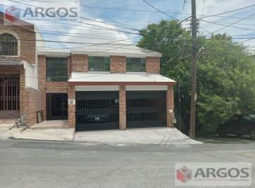 Casa · 404m² · 3 Recámaras · 3 Estacionamientos · Casa en Renta Lomas del Paseo Residencial