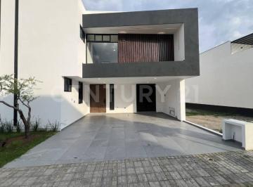 Casa · 340m² · 5 Recámaras · 2 Estacionamientos · Venta de Casa en Puebla, Lomas de Angelopolis.