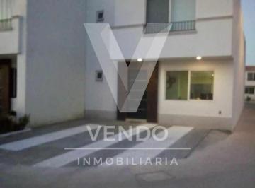 Casa · 3 Recámaras · 2 Estacionamientos · Casa en Renta Amueblada en Puerta de Piedra