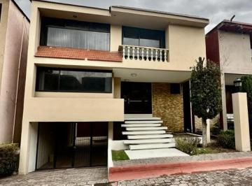 Casa · 250m² · 3 Recámaras · 2 Estacionamientos · Casa en Renta en Metepec Zona Hipico - Galerías Metepec