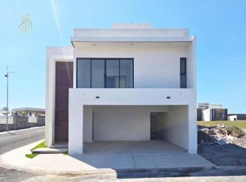 Casa · 220m² · 3 Recámaras · 2 Estacionamientos · Venta de Casa en Fraccionamiento Lomas del Mediterráneo