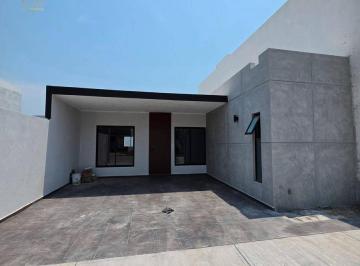Casa · 111m² · 2 Recámaras · 2 Estacionamientos · Venta de Casa en Fraccionamiento Lomas del Dorado de un Piso