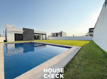 Casa de 3 habitaciones, Atlatlahucan · Casa con 694 m² de Superficie de Terreno y 3 Recámaras en Venta en Lomas de Cocoyoc