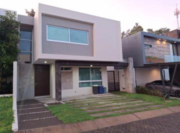 Casa · 211m² · 2 Recámaras · 2 Estacionamientos - JPK EXPERIENCIA INMOBILIARIA · Casa de Lujo Amueblada en Renta, Fracc. Casa Fuerte.
