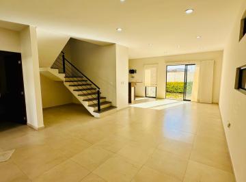 Edificio de 4 habitaciones, Naucalpan de Juárez · Casa en Renta en Cumbres, Querétaro