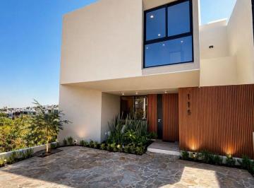 Casa de 4 habitaciones, Morelia · Casa en Venta Río Altozano en 3 Niveles