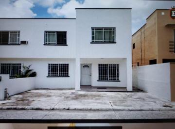 Casa de 3 habitaciones, Benito Juárez · Casa en Venta / Renta en Residencial Bahpia Azul, Cancún, Q. Roo
