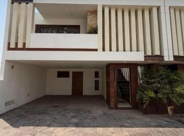 Casa de 3 habitaciones, Morelia · Casa en Venta Santa María