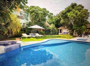 Casa · 600m² · 4 Recámaras · 4 Estacionamientos · Casa en Venta en Pueblo Tequesquitengo