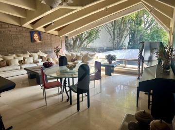 Casa · 1180m² · 4 Recámaras · 5 Estacionamientos · Casa en Venta en Jardines del Pedregal