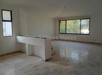 Casa de 5 habitaciones, Querétaro · Casa con 5 Recámaras Sala de Tv, Cuarto de Servicio - Renta, Loma Dorada