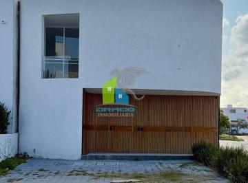 Casa · 200m² · 4 Recámaras · 2 Estacionamientos · Casa - Fraccionamiento Grand Preserve