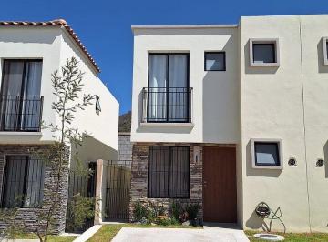 c33174dbe40bff97bc101663095195dda574055a16c789560e7995697d7d7c35 · Renta Casa Capital Sur Recamara en Planta Baja