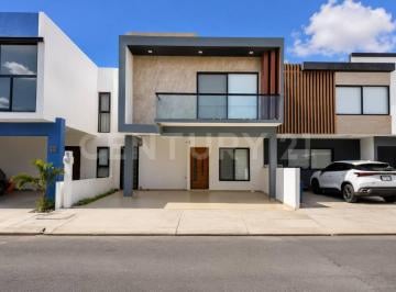 Casa en condominio · 173m² · 3 Recámaras · 2 Estacionamientos · Casa en Renta en Fracc. Lomas de La Rioja II, Riviera Veracruzana