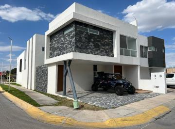 Casa · 192m² · 3 Recámaras · 2 Estacionamientos · Casa en Venta - Coto Alberia Aguascalientes