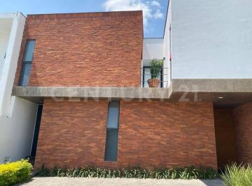 Casa · 393m² · 4 Recámaras · 3 Estacionamientos · Casa en Venta en Colinas Virreyes, Zapopan.