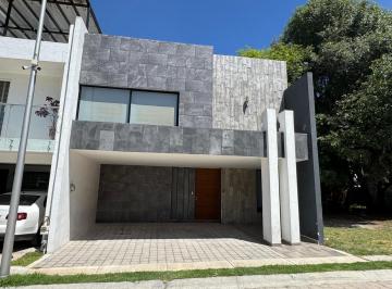 Casa · 180m² · 2 Estacionamientos · Casa en Renta Cholula San Diego Forjadores