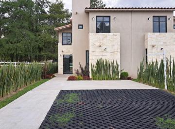 Casa · 196m² · 3 Recámaras · 2 Estacionamientos · Venta de Casa Nueva en Club de Golf La Esmeralda. - (4)