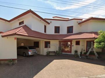 Casa de 4 habitaciones, Victoria · Venta de Hermosa y Amplia Casa Ubicada en Ciudad Victoria, Tamaulipas