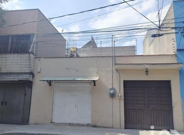 Casa · 102m² · 2 Recámaras · 2 Estacionamientos · Venta de Casa en La Obrera.