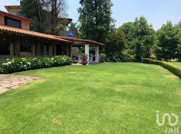 Casa · 400m² · 4 Recámaras · 4 Estacionamientos · Casa de Ensueño en Avandaro: Vista Panoramica Al Green 9 del Campo de Golf.