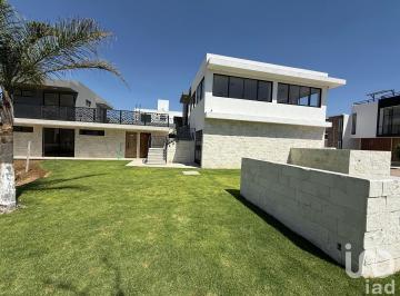 Casa · 206m² · 3 Recámaras · 3 Estacionamientos · Venta de Amplia Casa Nueva en Cuautlancingo con Casa Club y Alberca – ¡Rápido Acceso a Periférico!