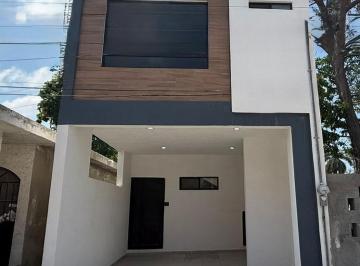 Casa · 99m² · 3 Recámaras · 1 Estacionamiento · Casa en Venta, Col. Candelario Garza Cd. Madero