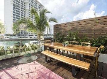 terraza con vista al canal · Townhouse de 5 Recamaras en Puerto Cancun con Paneles Solares