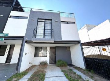 Casa · 98m² · 3 Recámaras · 2 Estacionamientos · Casa con Roof Garden en Luna Bosque