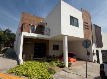 Casa · 2 Estacionamientos · Casa - Cumbres Santa Clara