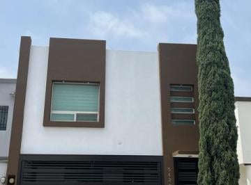 Casa · 225m² · 3 Recámaras · 2 Estacionamientos · Casa en Puerta de Hierro Cumbres