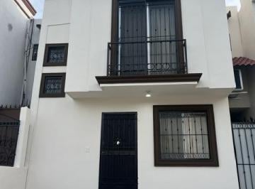 Casa · 100m² · 3 Recámaras · 2 Estacionamientos · Casa en Arcos del Sol