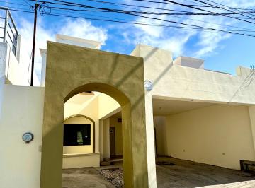 Casa de 3 habitaciones, Monclova · Se Vende Casa en Colonia Petrolera en Monclova