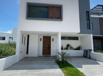 Casa · 207m² · 3 Recámaras · 2 Estacionamientos · Casa en Venta Cañadas del Arroyo