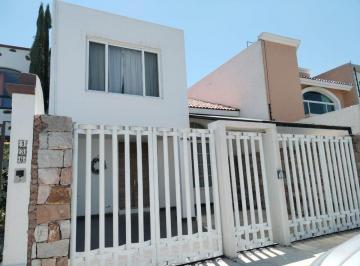 Casa en condominio de 3 habitaciones, Querétaro · Casa en Venta en Arboledas del Parque, Querétaro | Vista Panorámica | Privada con Seguridad | 3 Rec