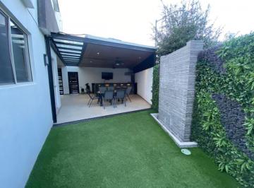 Casa de 3 habitaciones, Monterrey · Venta Casa Privada Cumbres Madeira, 1er Sector, 1era Etapa, Esquina, Frente a Parque Central.