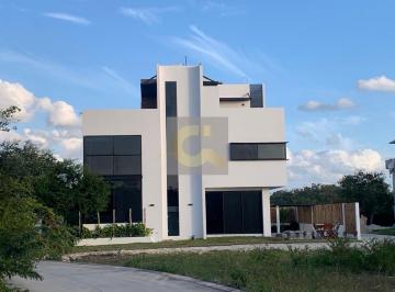 Casa · 374m² · 4 Recámaras · 6 Estacionamientos · Casa - Benito Juárez