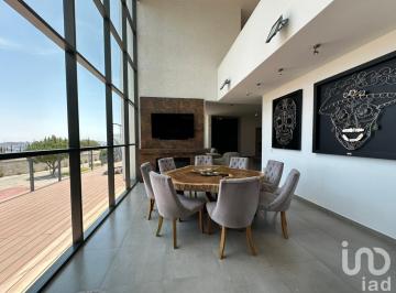 Casa · 600m² · 3 Recámaras · 4 Estacionamientos · Casa Moderna, con Acabados de Lujo en Venta Dentro de Coto en Bugambilias Segunda Seccion