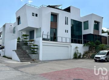 Casa · 600m² · 3 Recámaras · 4 Estacionamientos · Casa Moderna, con Acabados de Lujo en Venta Dentro de Coto en Bugambilias Segunda Seccion