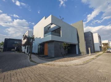 Casa · 213m² · 3 Recámaras · 2 Estacionamientos - IBARRA INMOBILIARIA/ALIANZAS Y SERVICIOS · Casa en Parque México en Lomas de Angelópolis 3 Recámaras con Roof y Jardin.