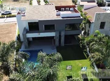 Casa · Espectacular Casa en Venta Dentro de Paraíso Country Club